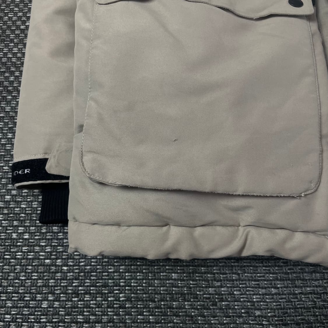 아이더 베이지 멀티포켓 덕다운 패딩 M 상품이미지5