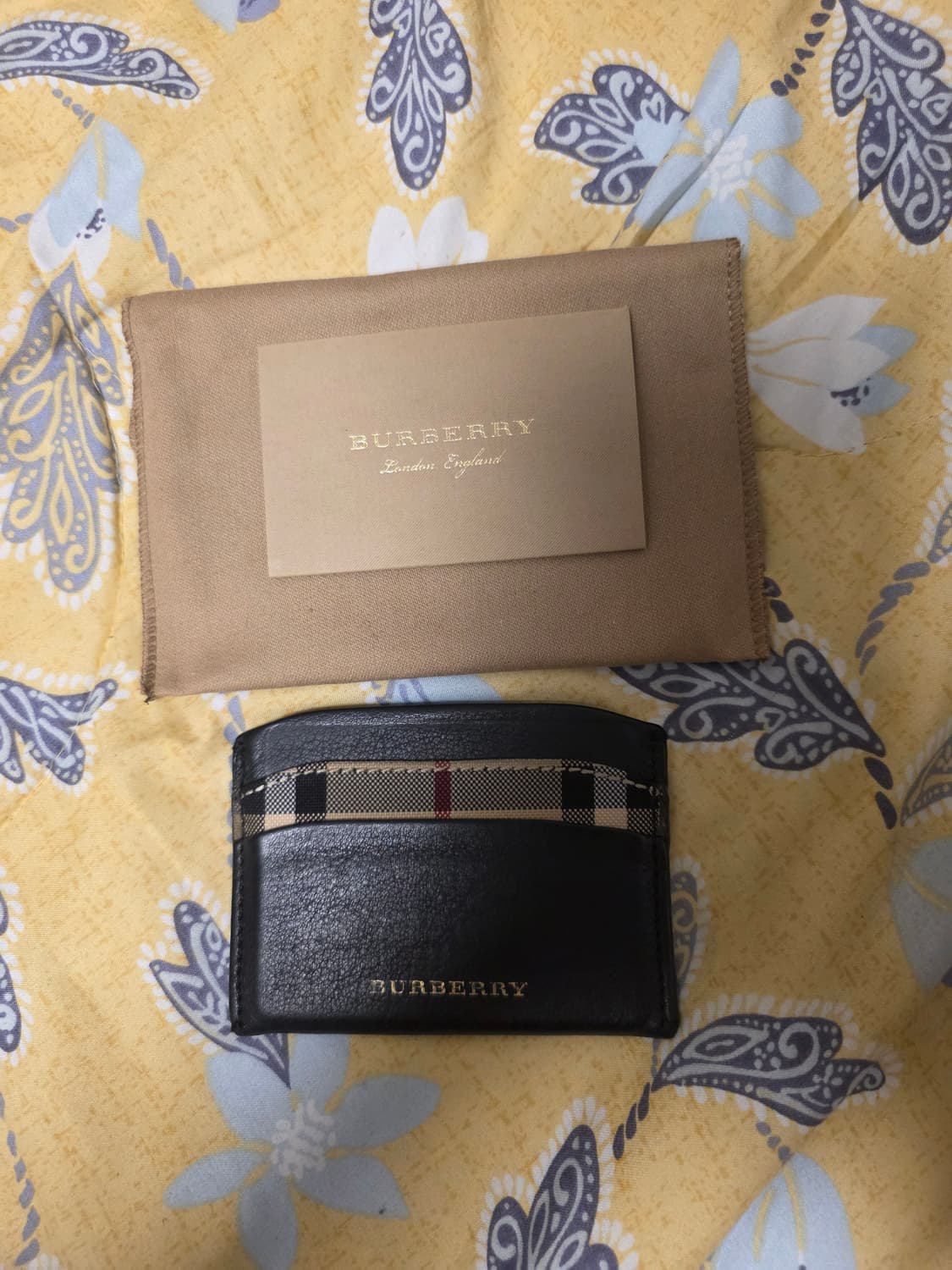 상태 좋은 버버리 블랙 카드지갑 상품이미지1