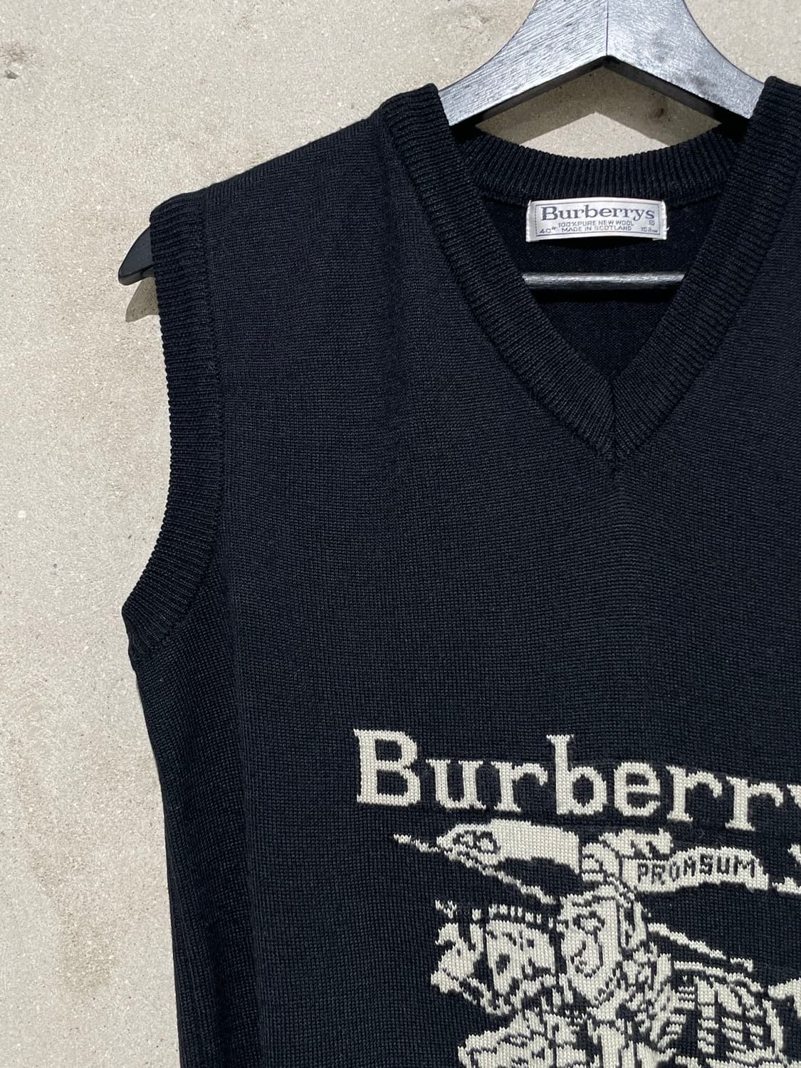 버버리 블랙 스코틀랜드 V넥 니트 베스트 상품이미지2