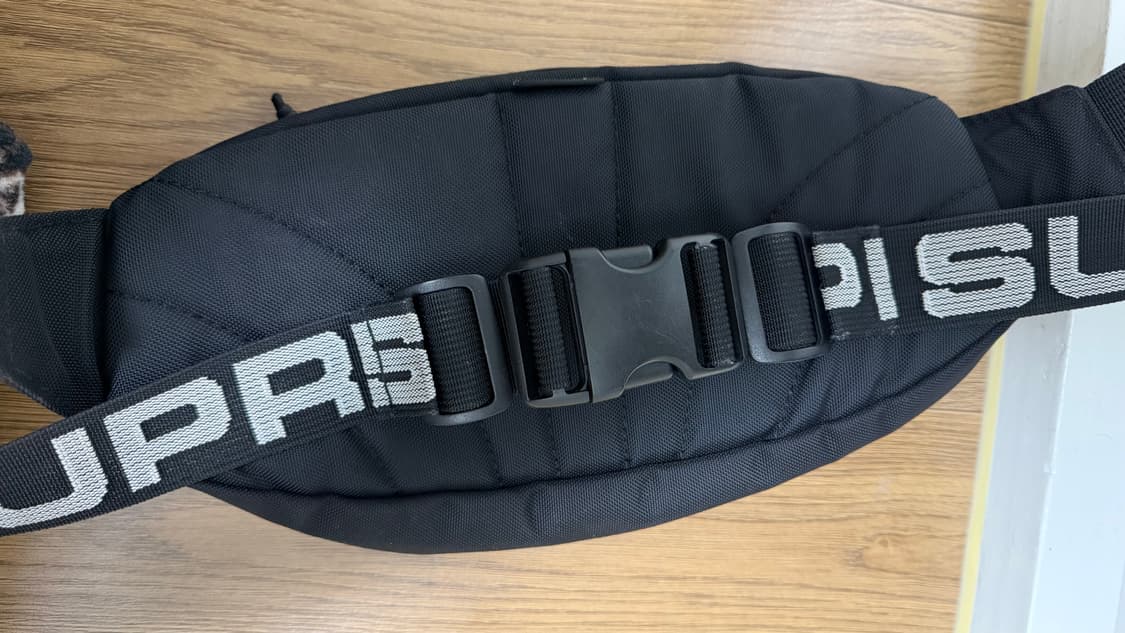 슈프림 웨이스트백 블랙 - 18SS 상품이미지4