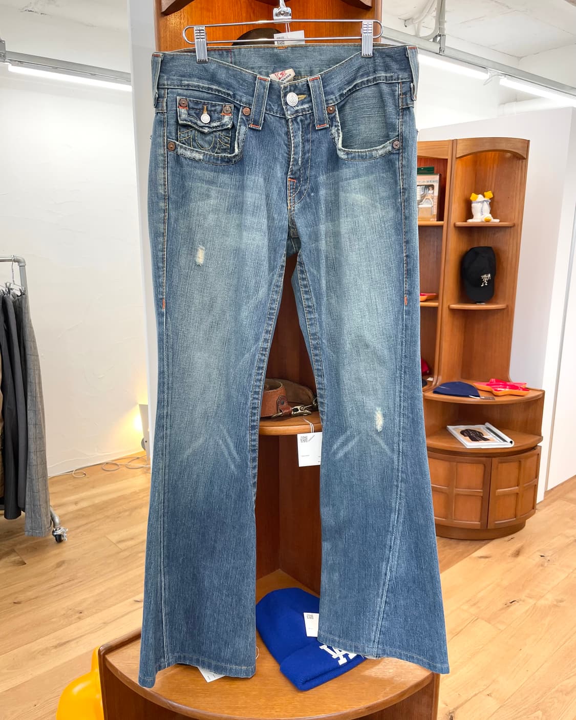 [30] 트루릴리전 부츠컷 데님 팬츠 상품이미지4