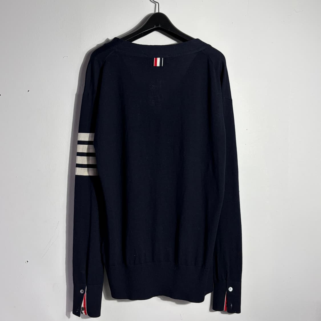 톰브라운 네이비 브이넥 가디건 (무료배송) 상품이미지7