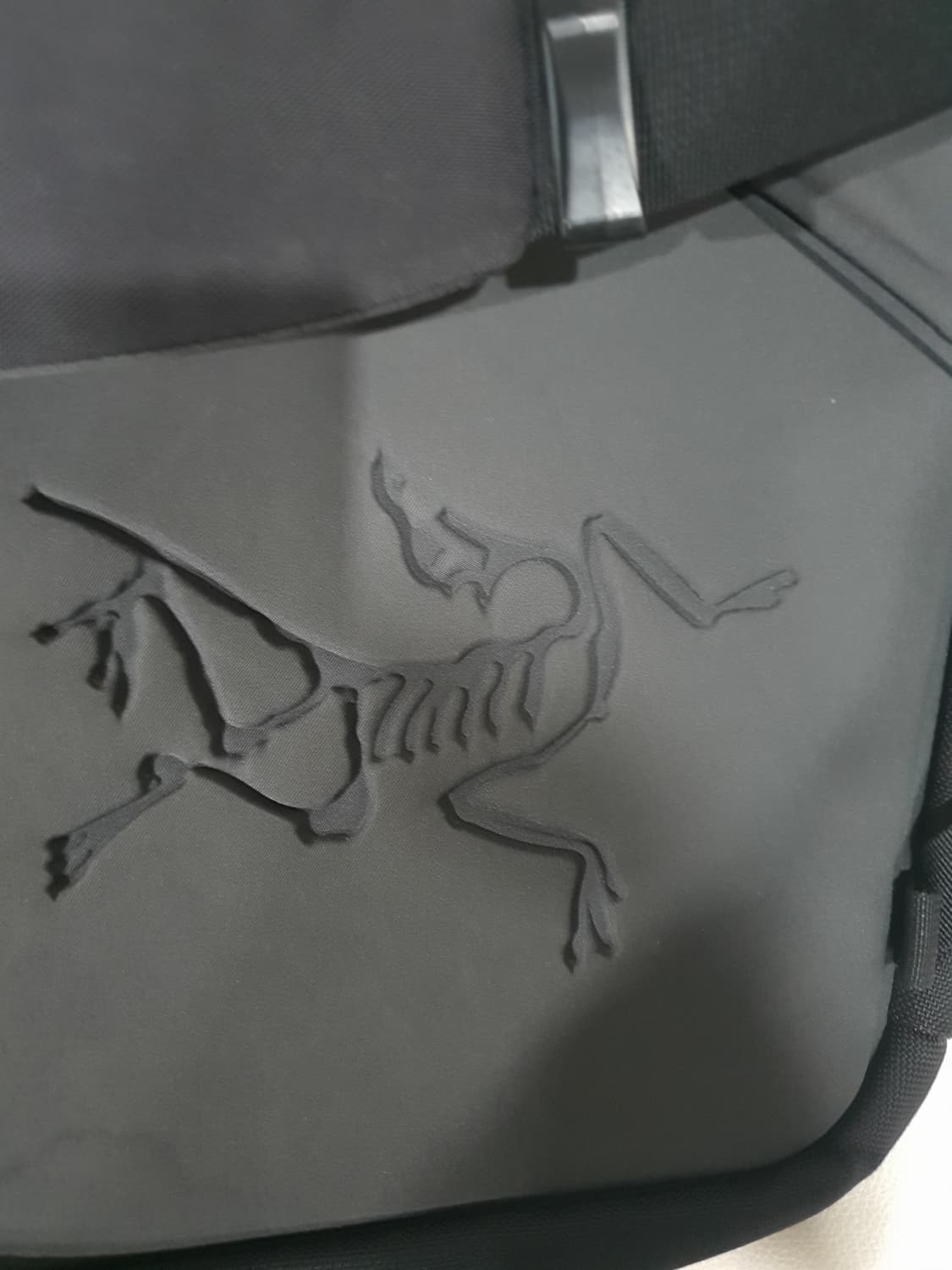 아크테릭스 헬리아드 크로스백 상품이미지3