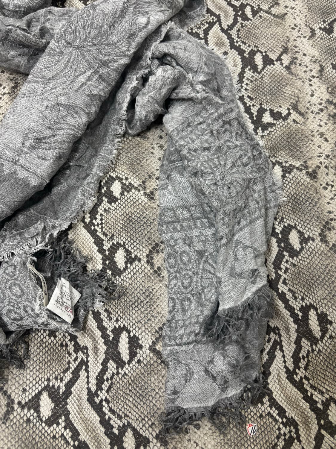 “Vintage” Grey Printing Scarf 상품이미지6
