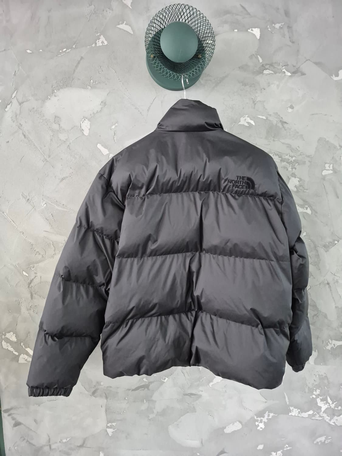 노스페이스 패딩 블랙 색상 XL(105) 사이즈입니다
ON Ball 상품이미지3