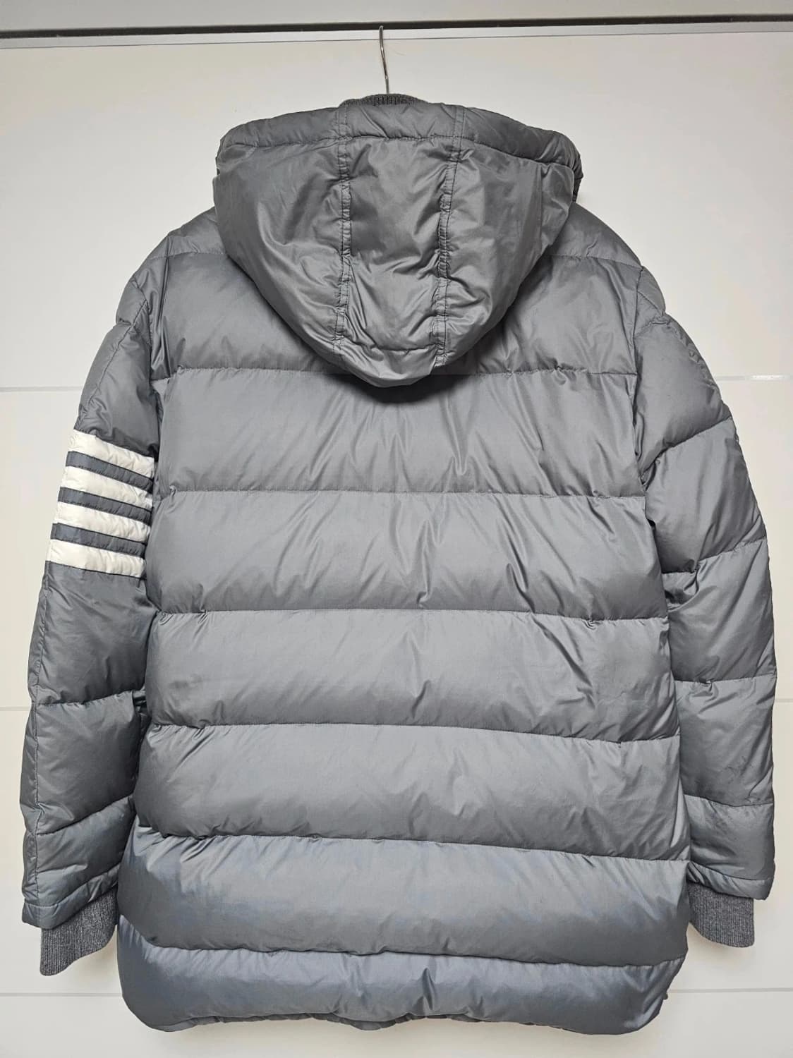 톰브라운 24SS 그레이 매트 사선 후드패딩(4/105/정품) 상품이미지5