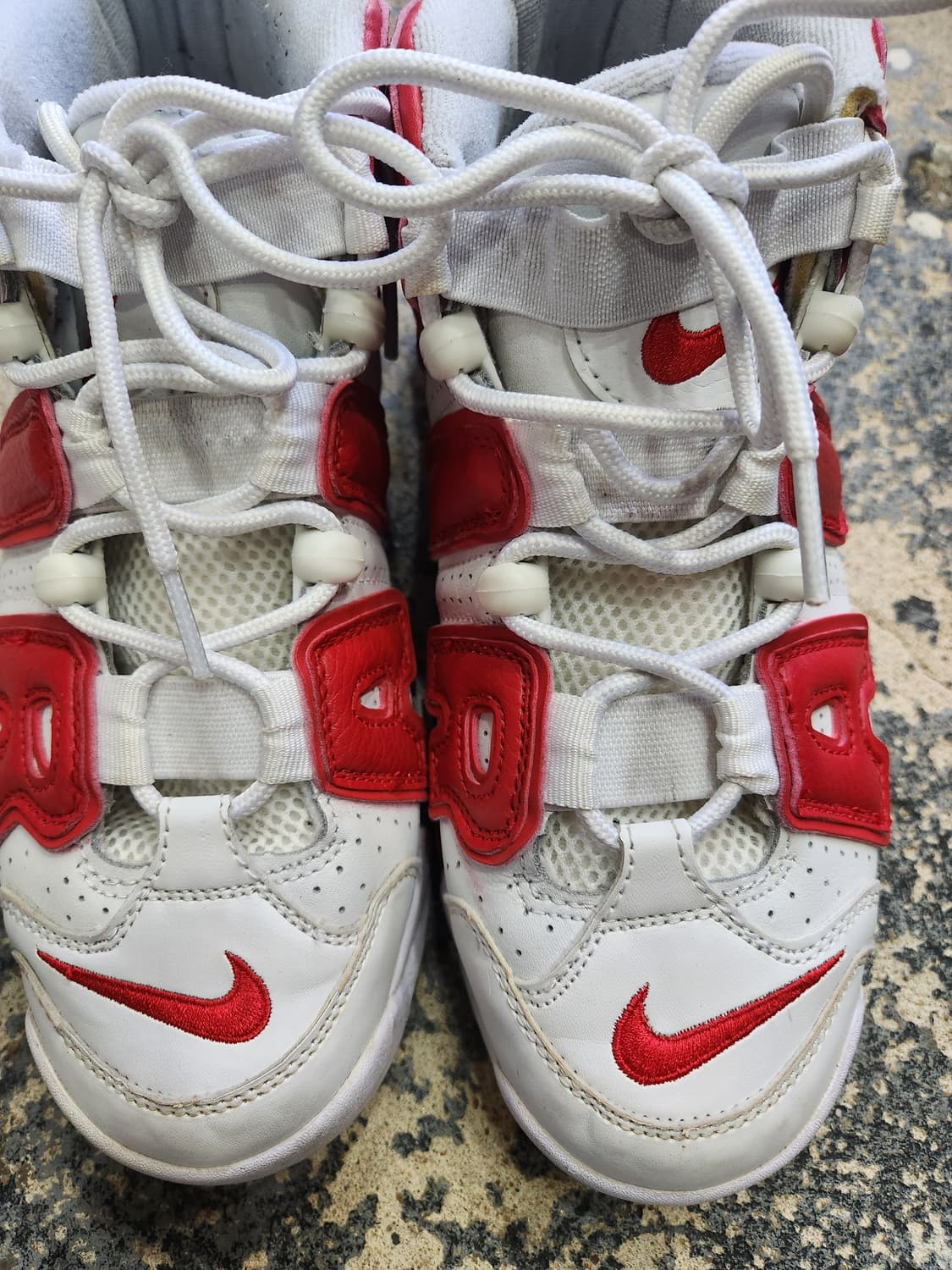 나이키 업템포 에어모어 불스 260mm

 상품이미지4