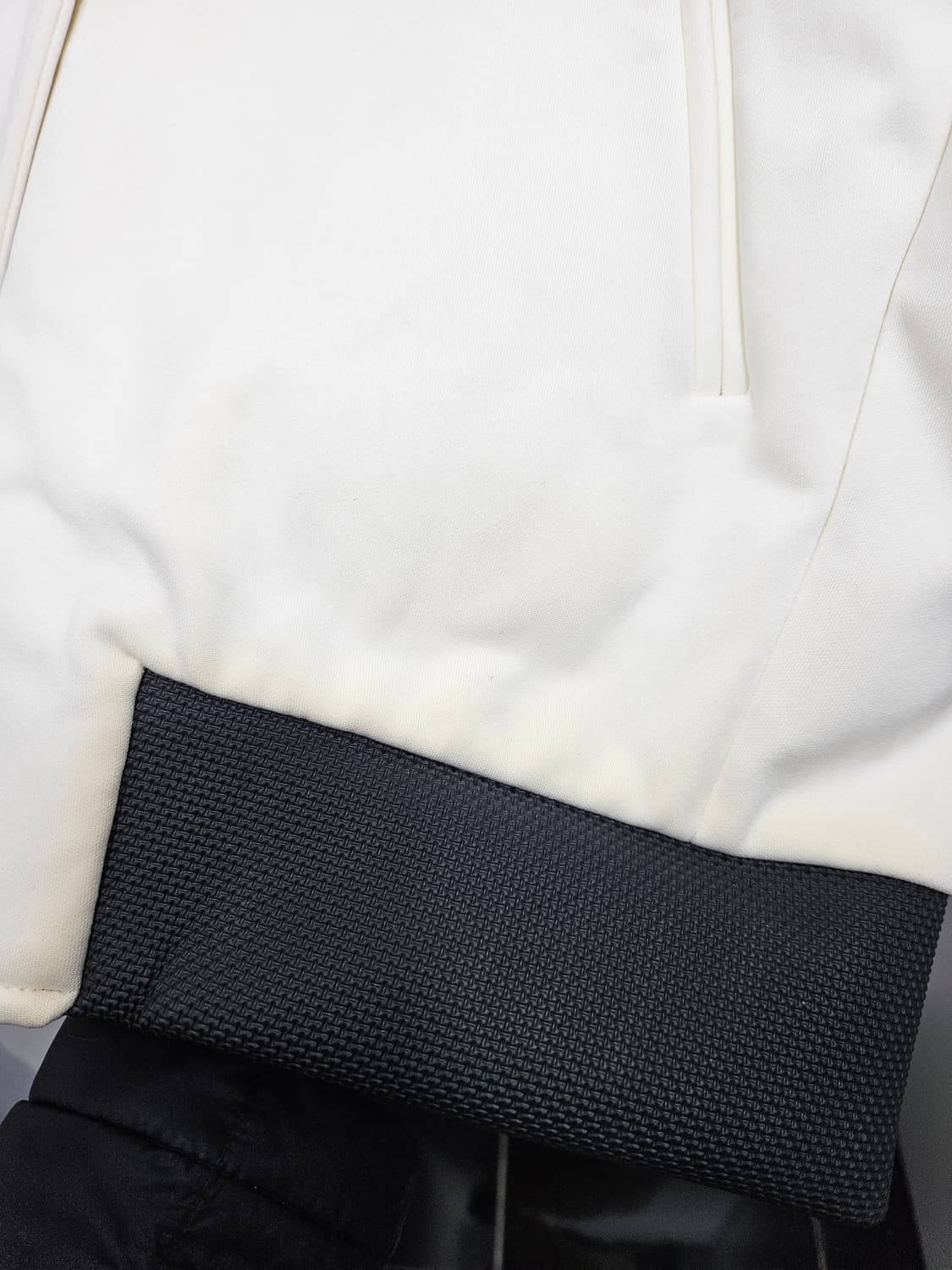 듀엘(DEWL) 아이보리 네오프렌 바시티 봄버 자켓  상품이미지9