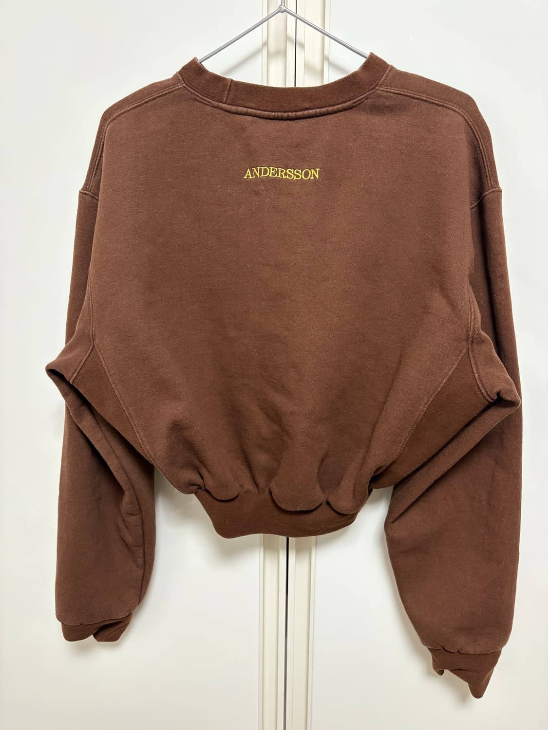 앤더슨밸 브라운크롭맨투맨  상품이미지2