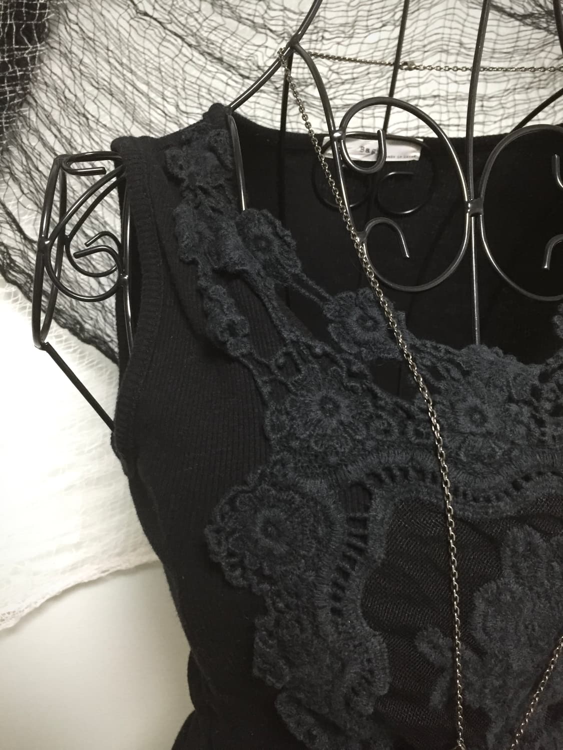 gothic lace detail sleeveless 상품이미지3