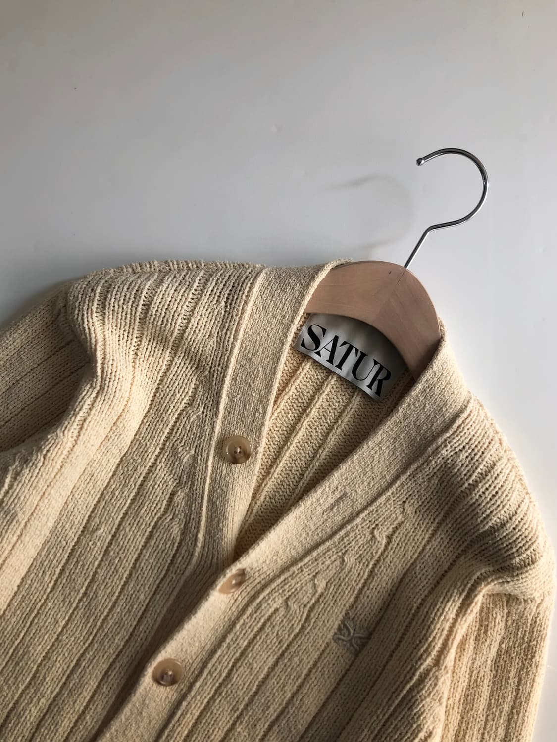 SATUR 새터 베이지 컬러 케이블 가디건 상품이미지4
