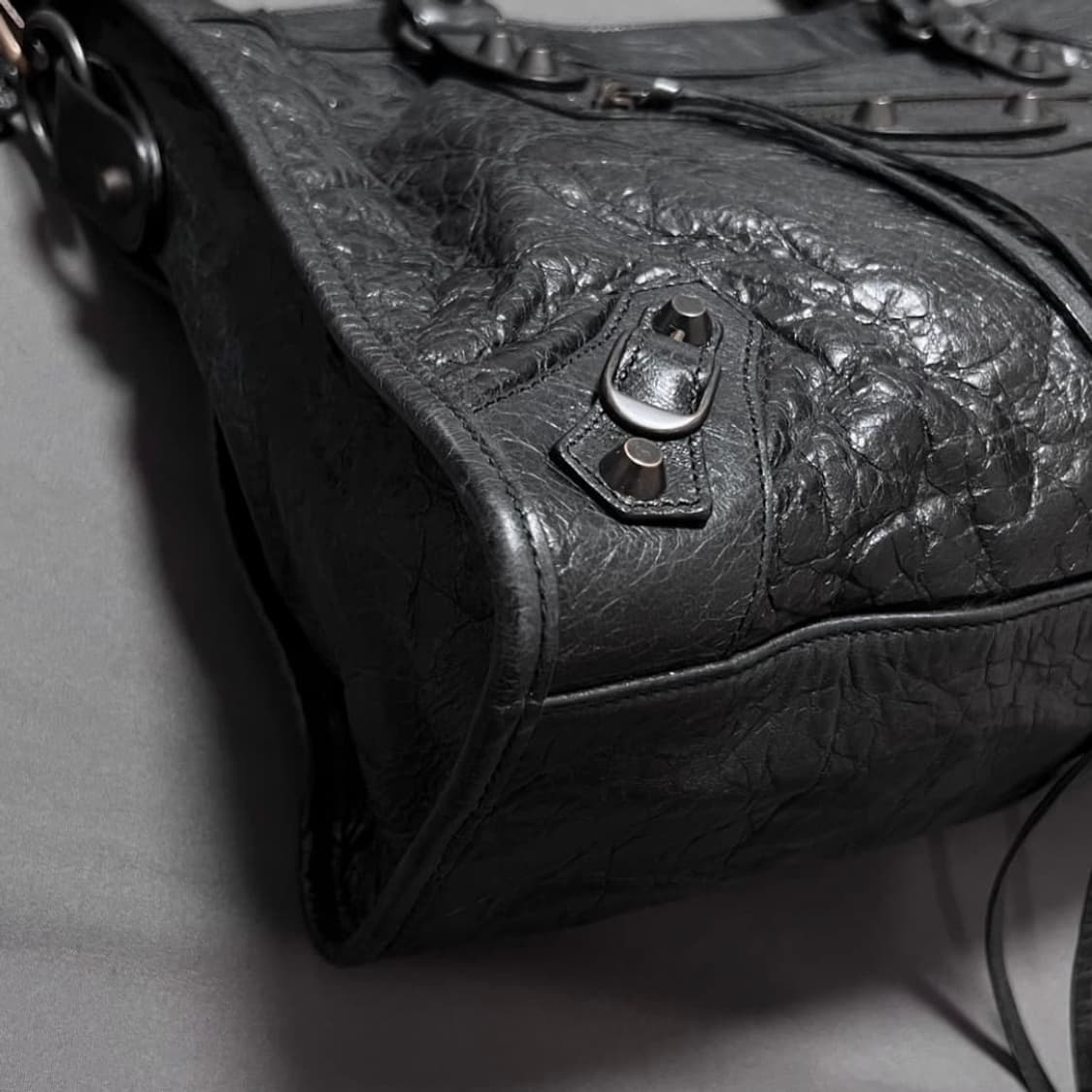 발렌시아가 블랙 모터백 상품이미지3