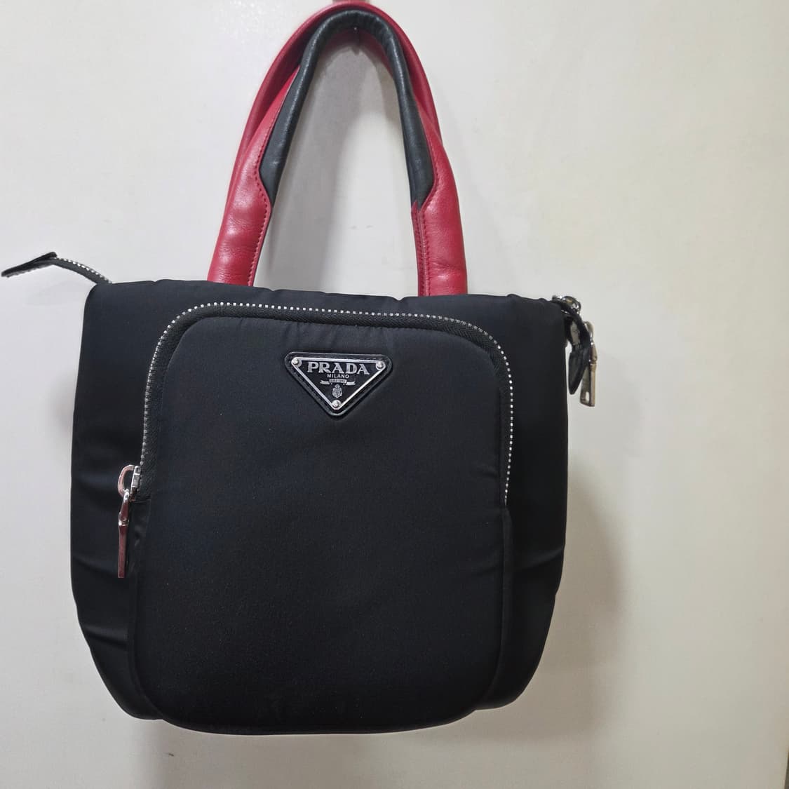 프라다 트라이앵글 토트 상품이미지1