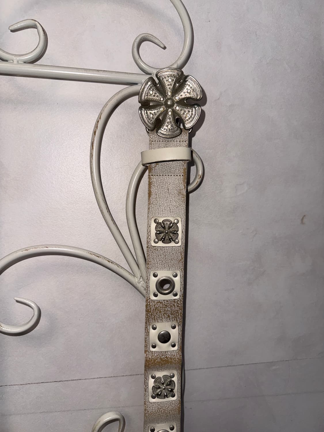 Ivory cubic flower punching buckle belt 상품이미지4