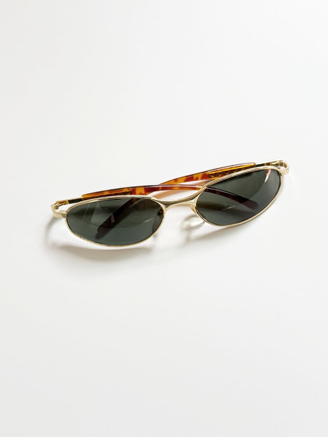 90s 골드 슬림 오벌 프레임 빈티지 선글라스 상품이미지1