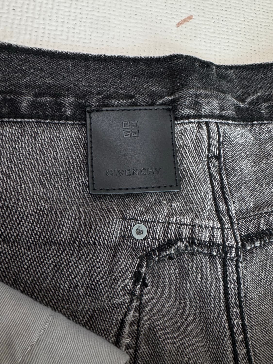 지방시 Givenchy 블랙 워싱 데님 팬츠 상품이미지7