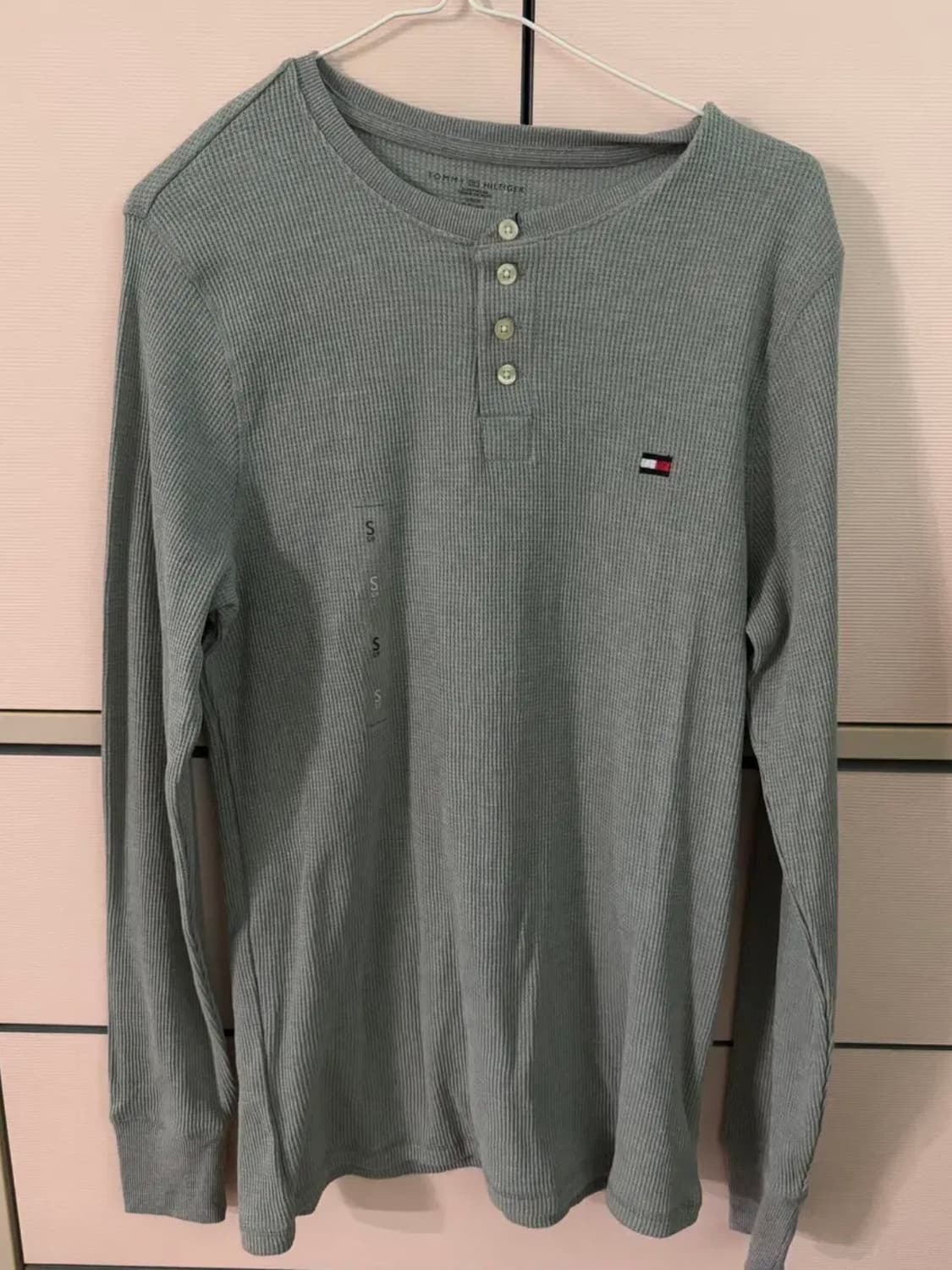 타미힐피거 헨리넥 긴팔 롱슬리브 그레이 유우시 착용(새상품) 상품이미지3