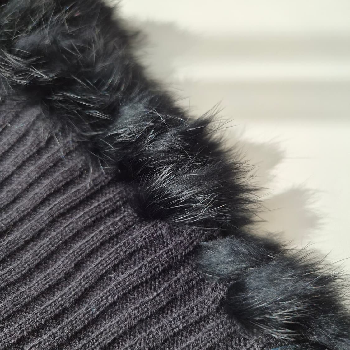 블랙 터틀넥 래빗퍼 트리밍 니트  상품이미지8