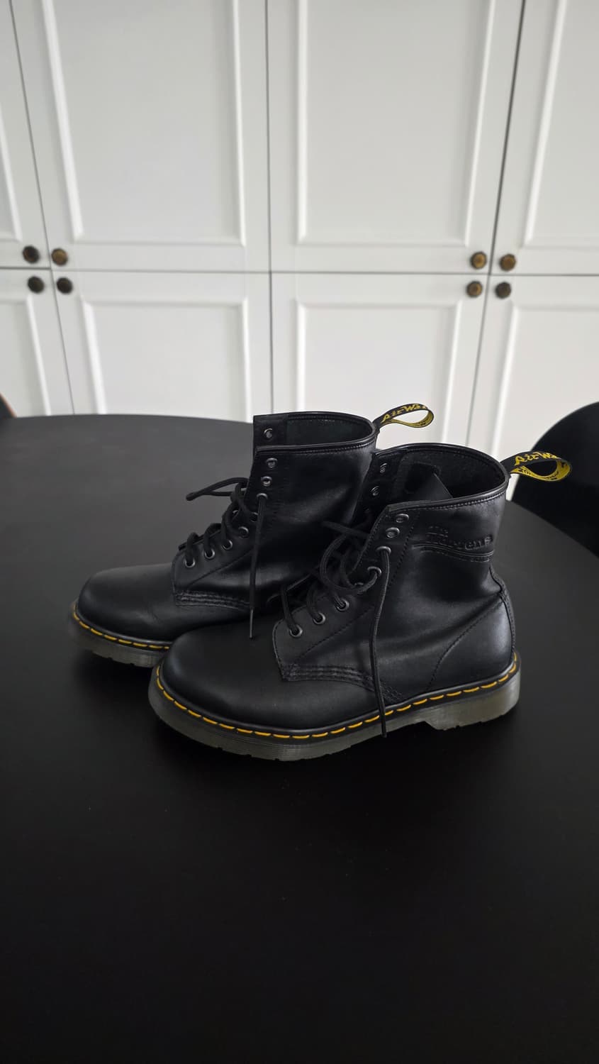 38/250mm)닥터마틴 1460 블랙 8홀 부츠 상품이미지1