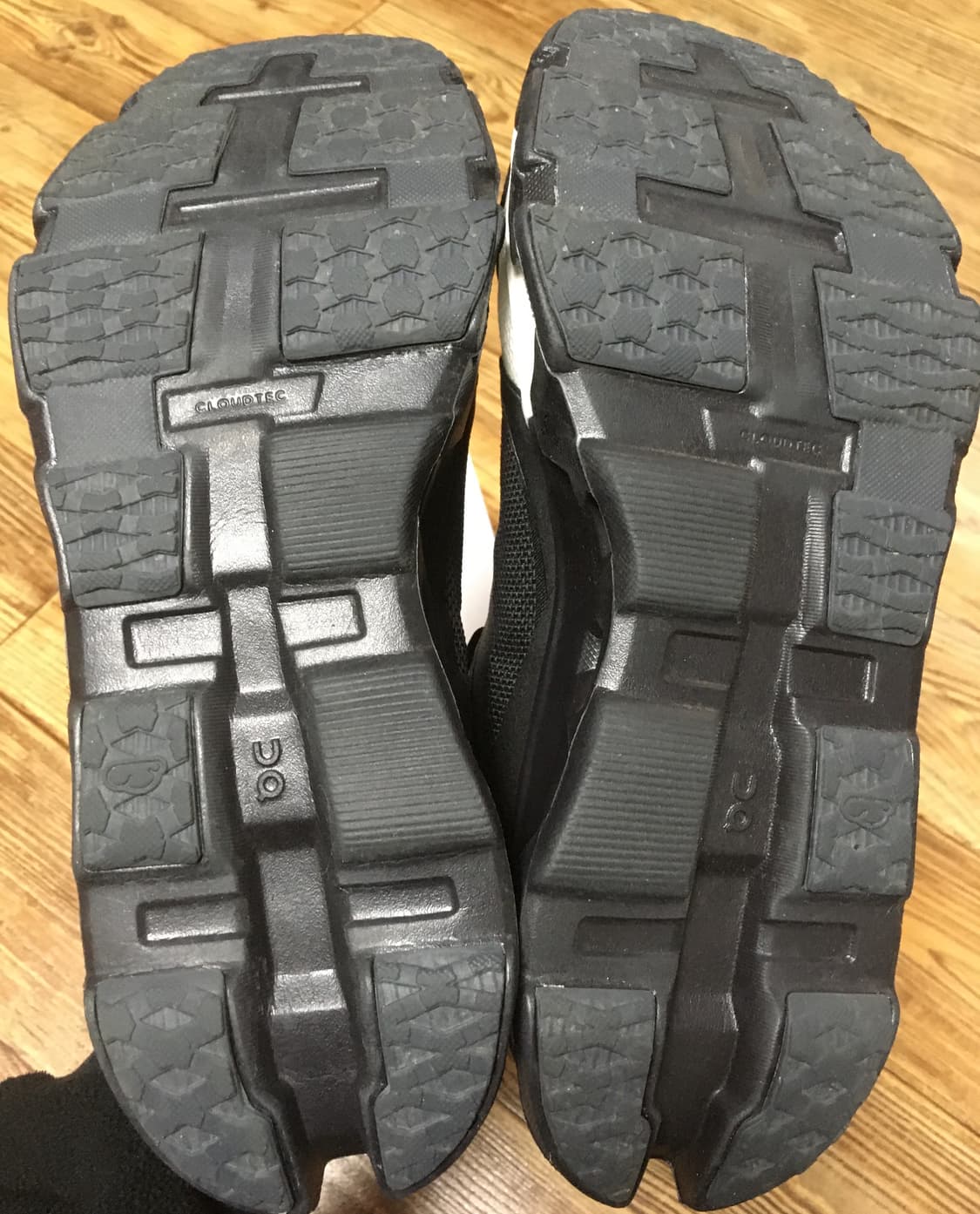 온러닝 파프 클라우드몬스터 하이퍼 블랙 판매합니다 상품이미지7