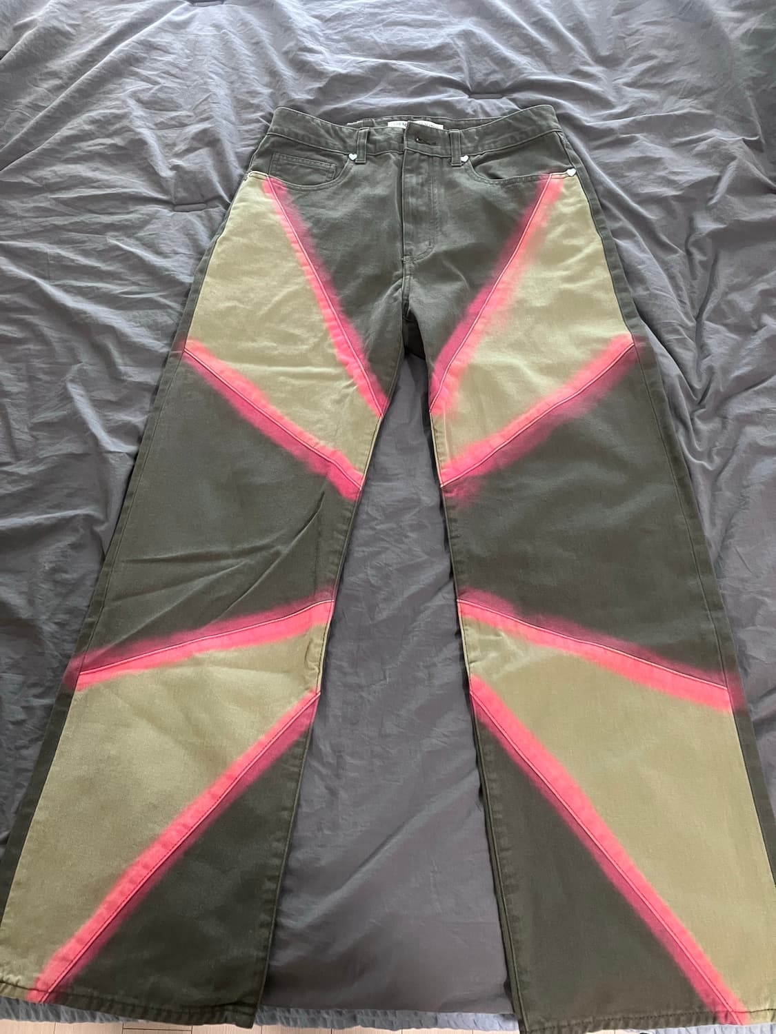 더뮤지엄비지터 스프레이 팬츠 상품이미지1