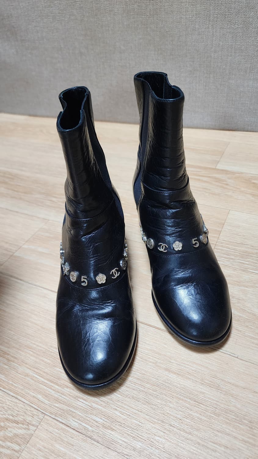 샤넬 CC로고 시그니처 참장식 첼시 앵글 부츠 상품이미지3