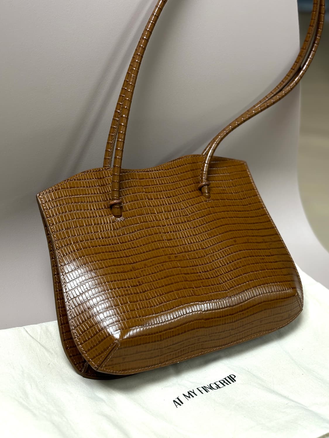 앳마이핑거팁 포지백 리자드 탄 (Posy Bag Lizard Tan) 상품이미지3