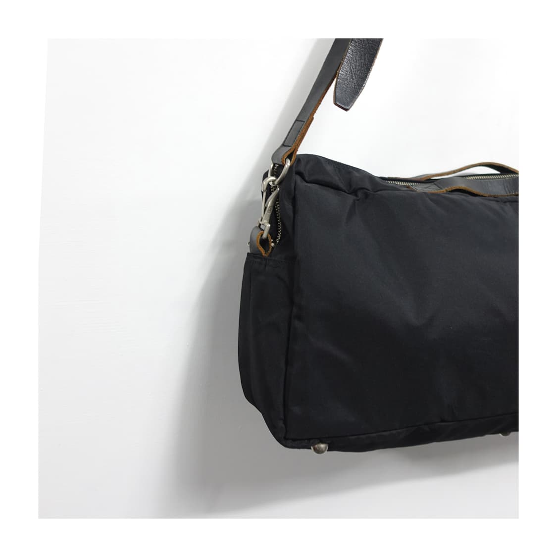 COMMEDESGARCONS 꼼데가르송 클래식 나일론 레더 크로스백 상품이미지8