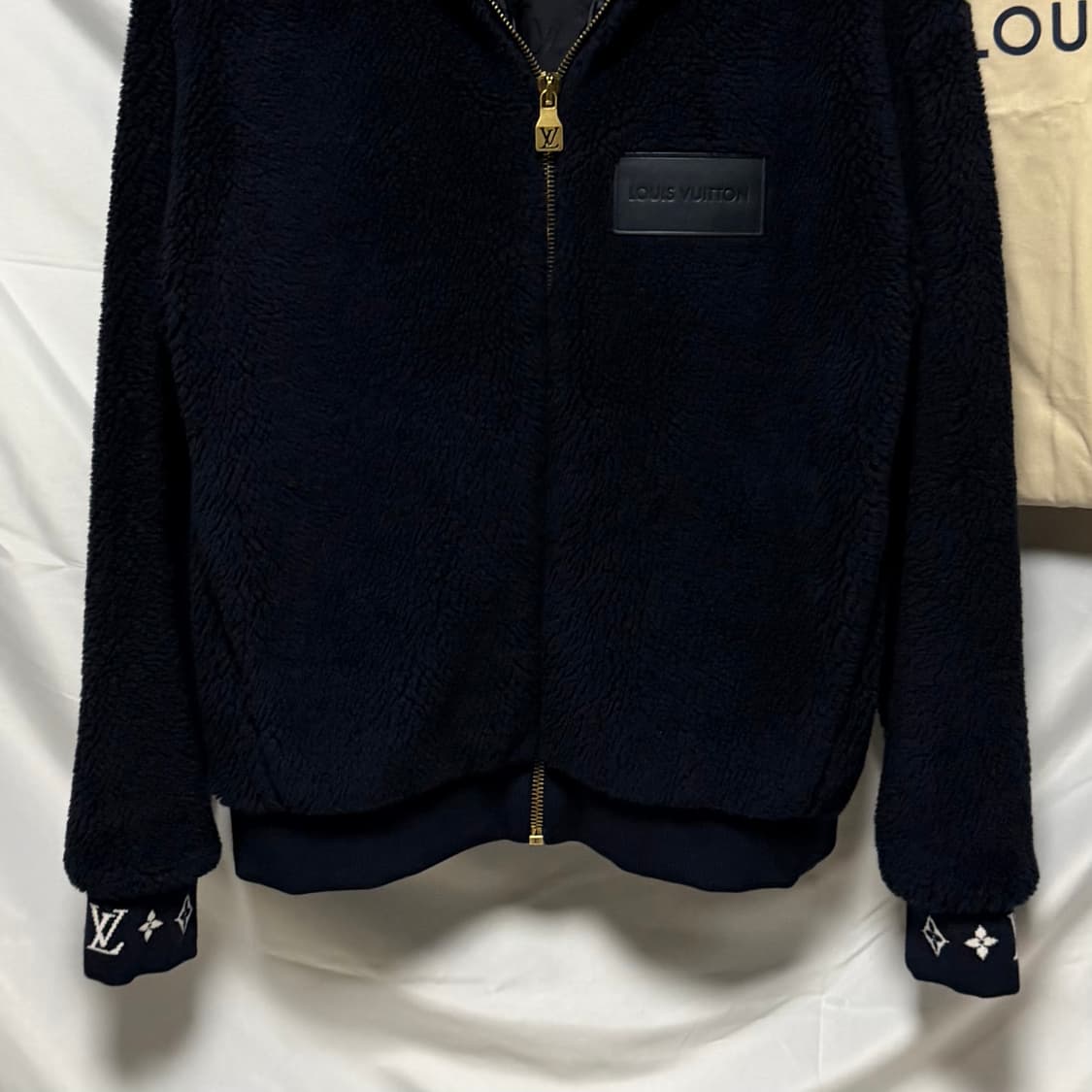 [S+급/L] 25FW 루이비통 레더패치 플리스 블루종 자켓 상품이미지3