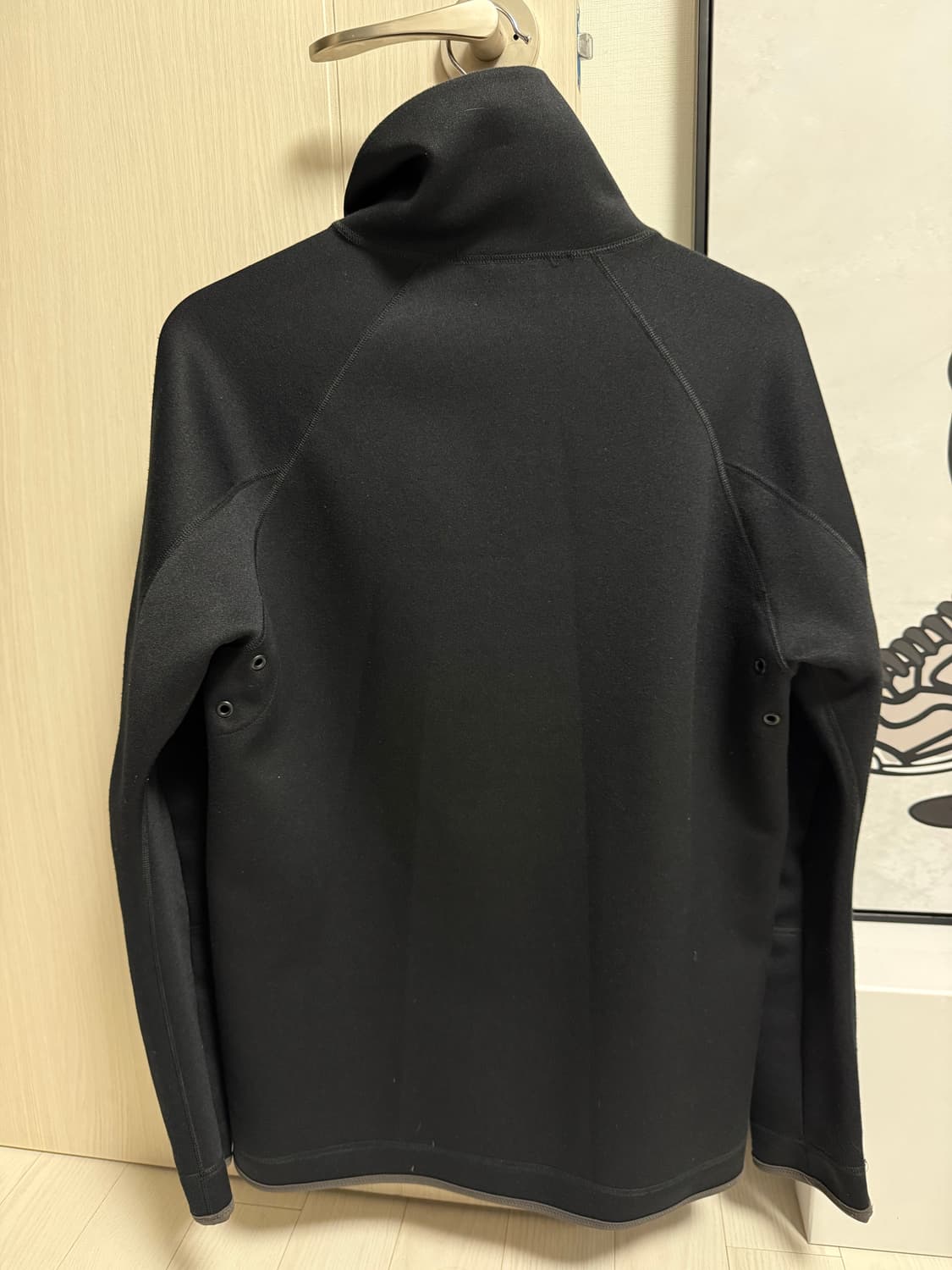 프라다 커브드 하이넥 집업 자켓 상품이미지7