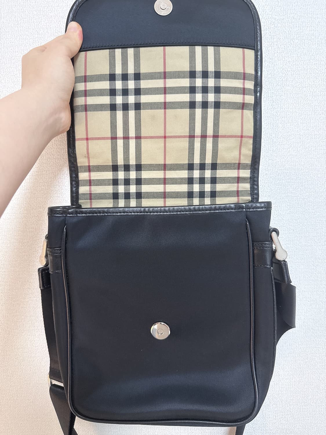 100프로 정품 버버리 체크 크로스백 상품이미지2