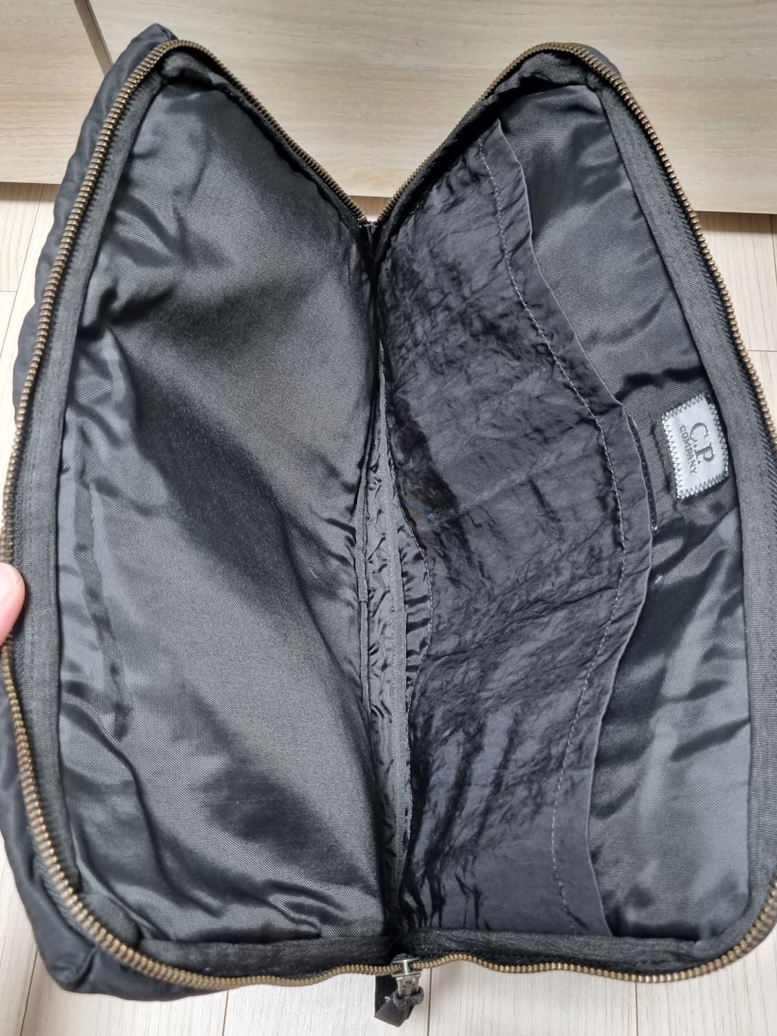 cp컴퍼니 클러치백 상품이미지3