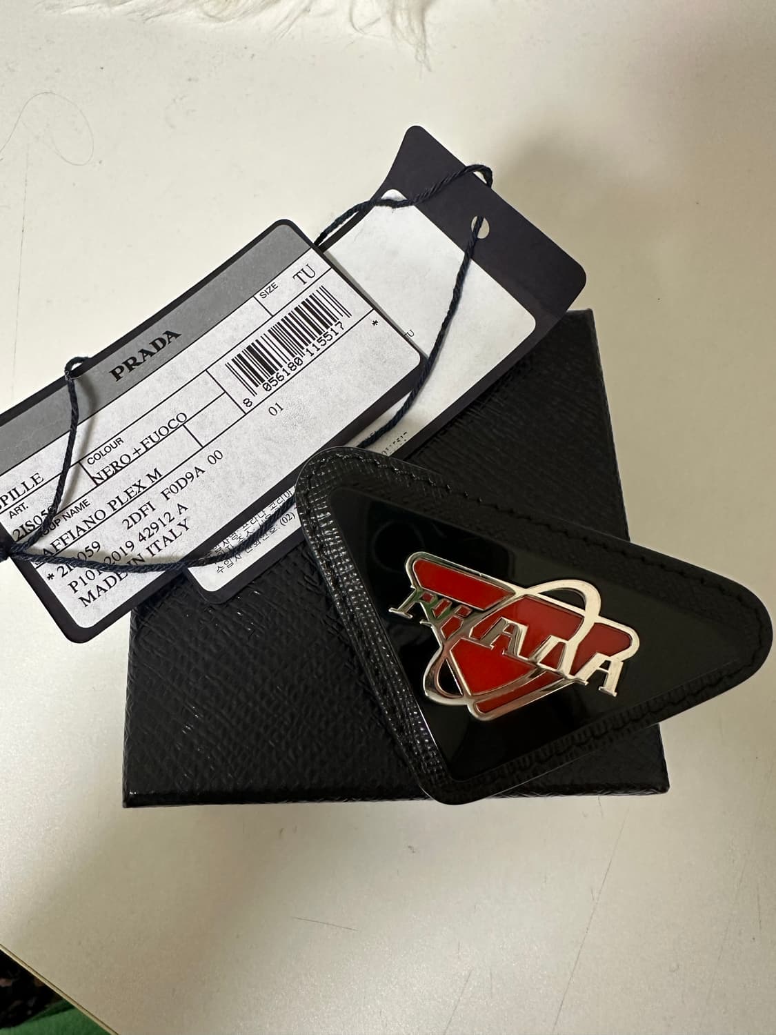 프라다 사피아노 레더 브로치 상품이미지1