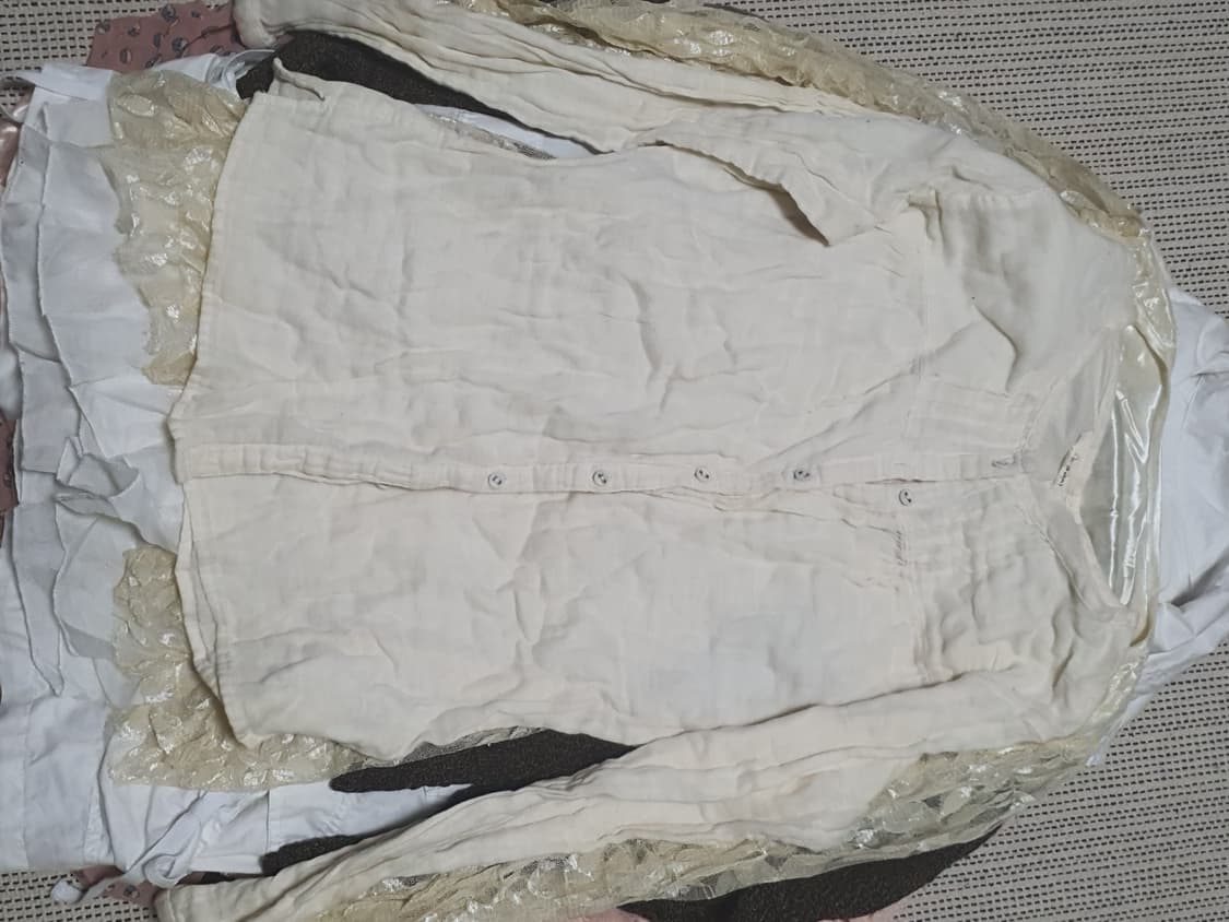 상점 내 5천원 의류들 전부 2500원에 팝니다! 상품이미지6