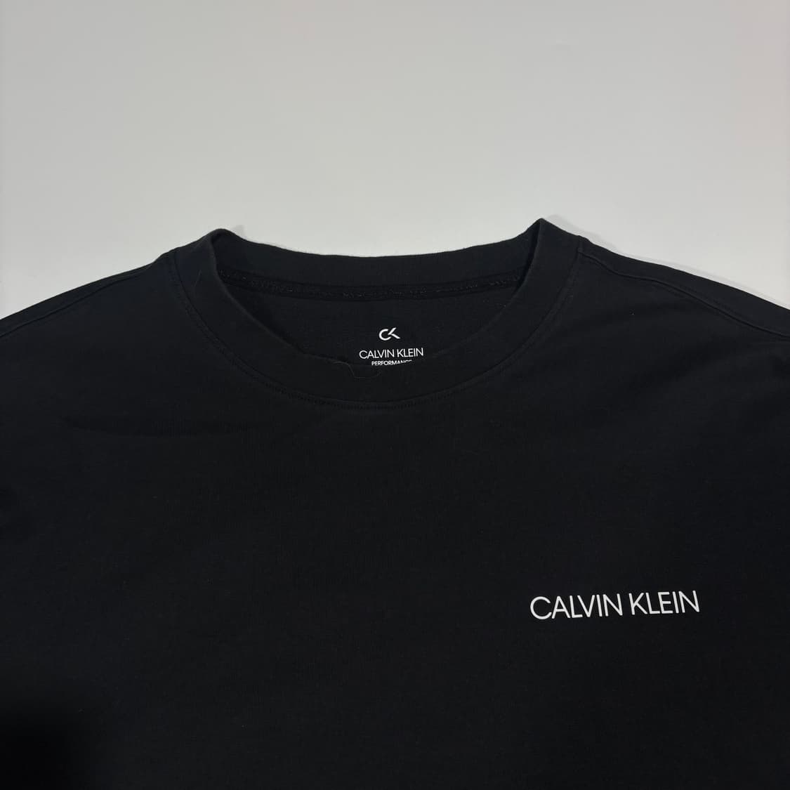 캘빈클라인 블랙 로고 긴팔 티셔츠 상품이미지2