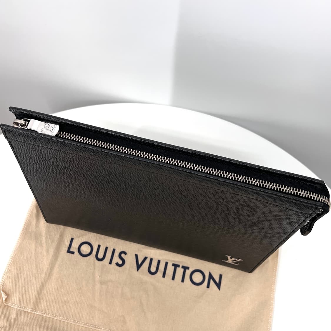 루이비통 LV 타이가 포쉐트 보야주 클러치백 블랙 (M30450) 상품이미지7