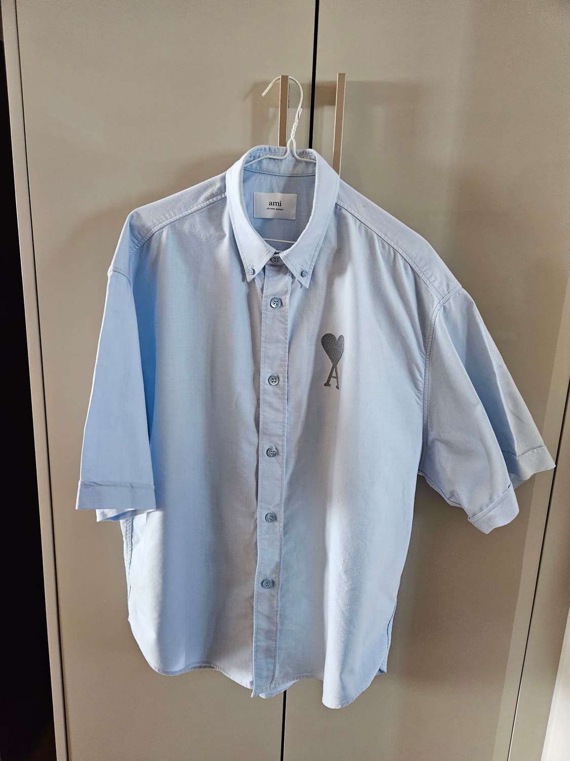 아미 톤온톤 하트 스카이블루 반팔 셔츠 M 사이즈 판매합니다(최종가) 상품이미지1