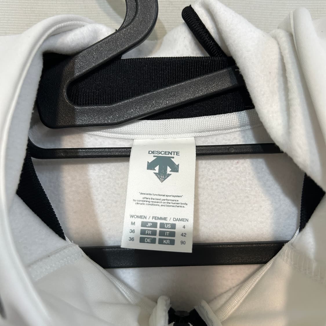 데상트 여성 기모 후드 자켓 90  상품이미지2