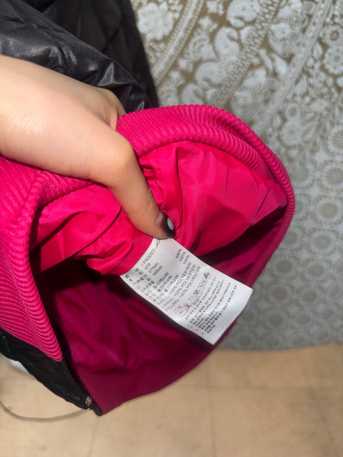 아디다스 블랙핑크 깔깔이 경량패딩  상품이미지7