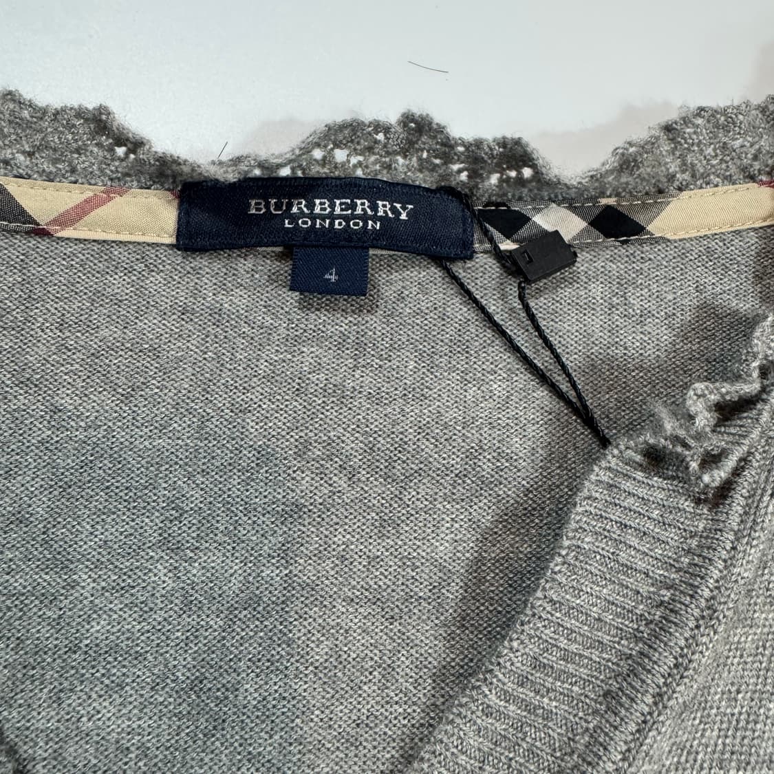 버버리 클래식 니트 가디건 그레이 상품이미지4