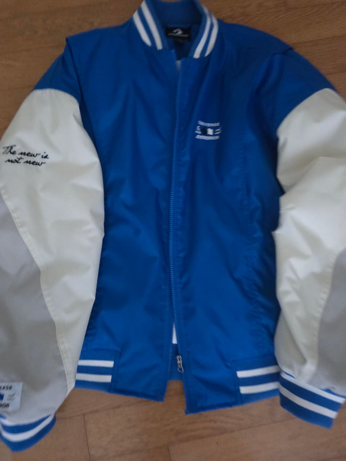 아더에러 컨버스 쉐입스 바시티 자켓 상품이미지1