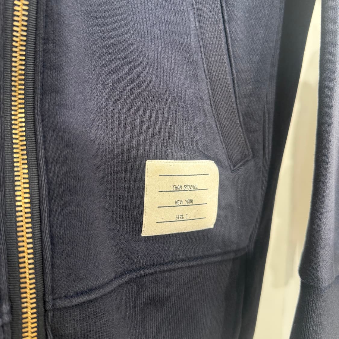 톰브라운 사선완장 금장 후드집업 25년식 3사이즈 상품이미지2