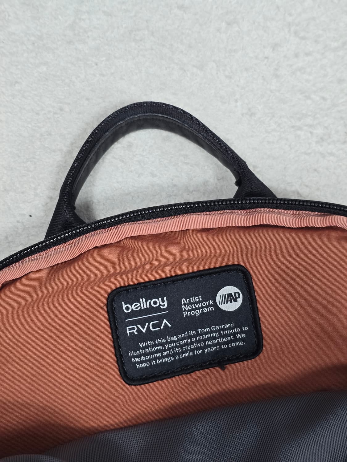 Bellroy 벨로이 X RVCA 콜라보 블랙 패치 클래식 백팩 상품이미지8