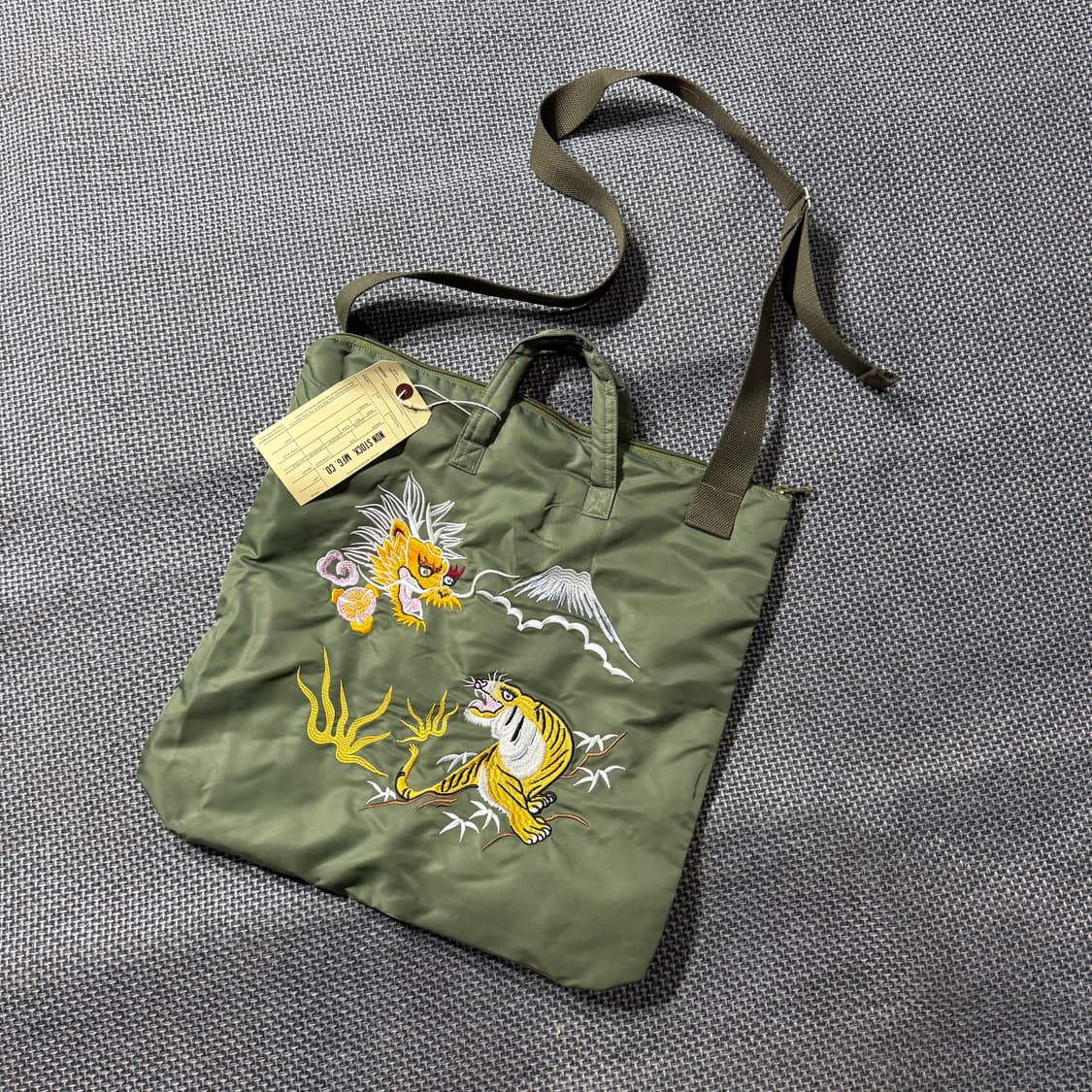 빈티지 밀리터리 자수 가방 상품이미지1