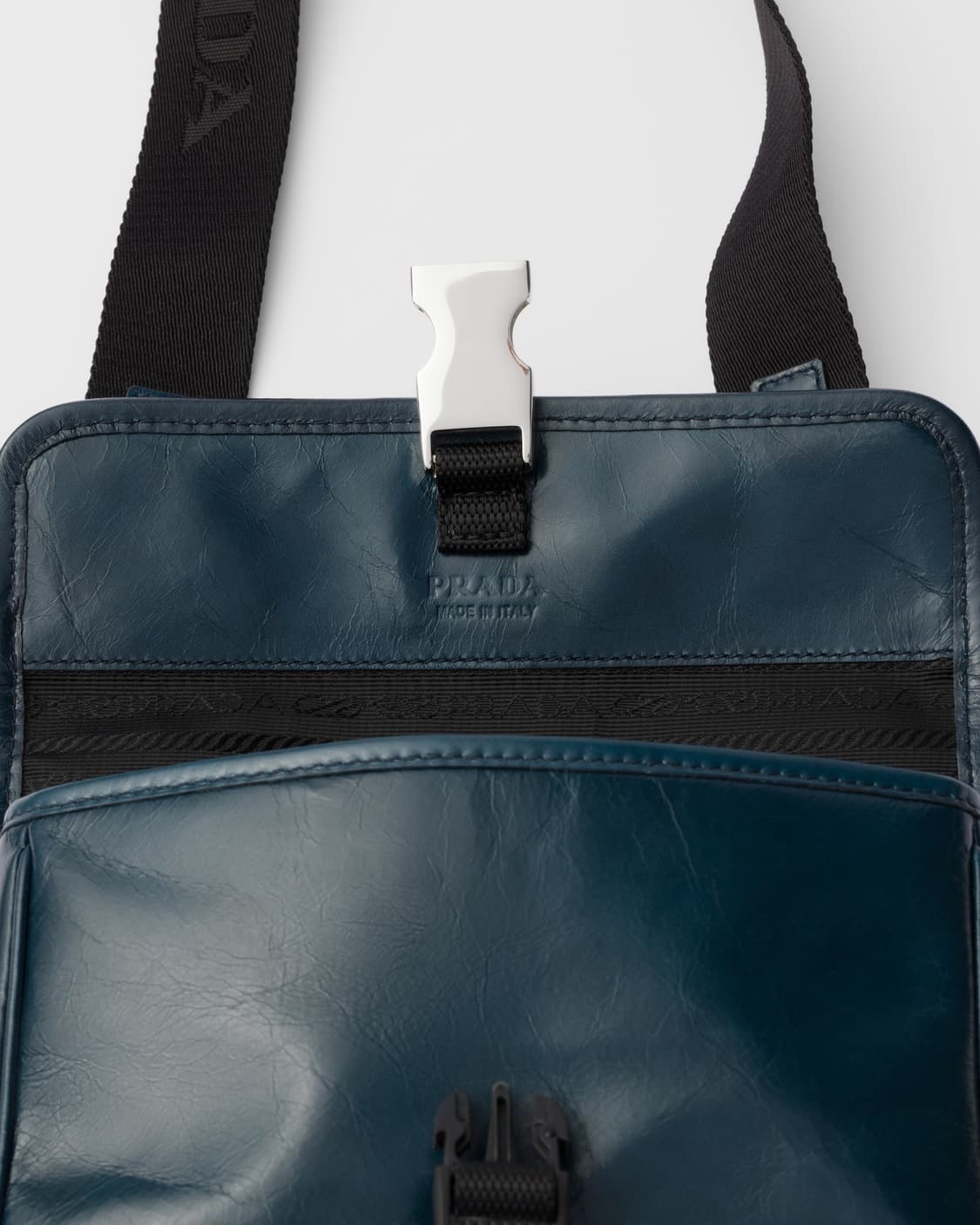 [국내 매장] 프라다 레더 크로스백 (인보이스⭕️) 상품이미지3