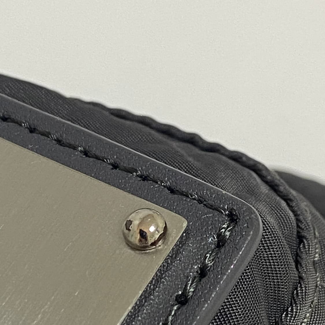 마뗑킴 카고 크로스 미니백 차콜 상품이미지2