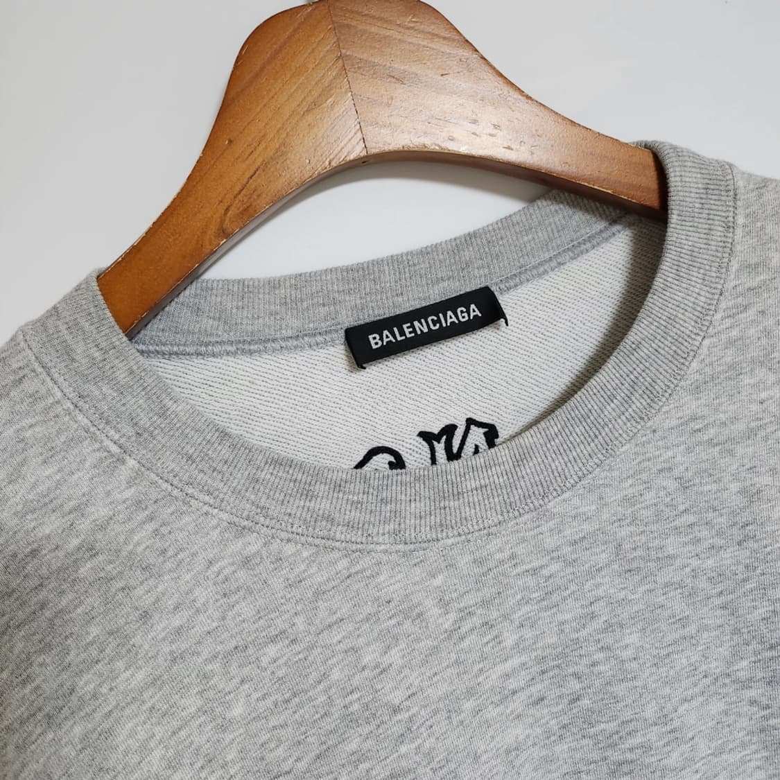 L 발렌시아가 그레이 타투 자수 맨투맨 570807 상품이미지4