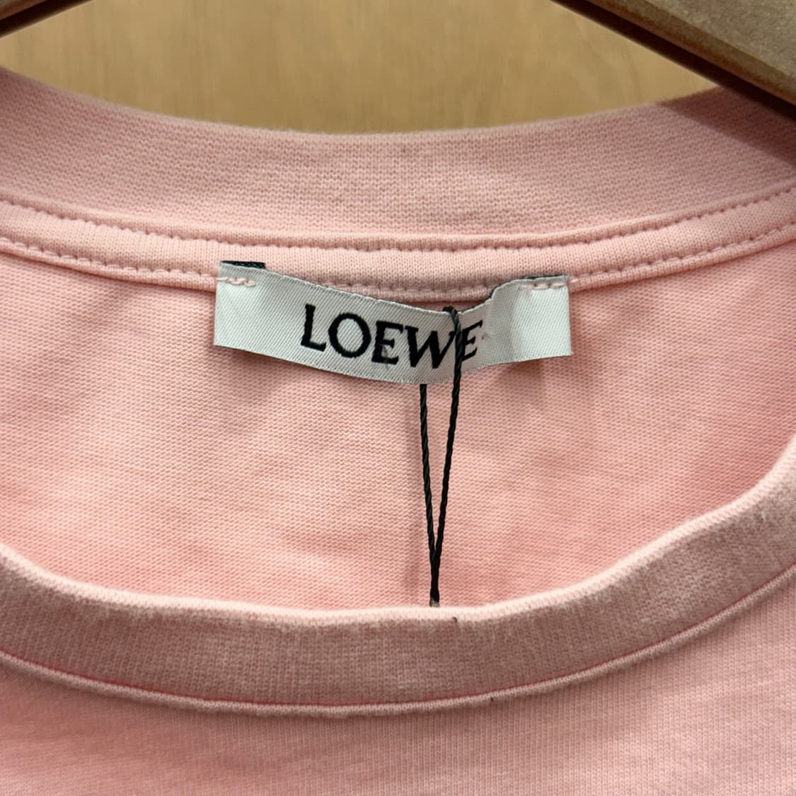 로에베 아나그램 로고 라운드넥 티셔츠 캐릭터 디테일 핑크 상품이미지7