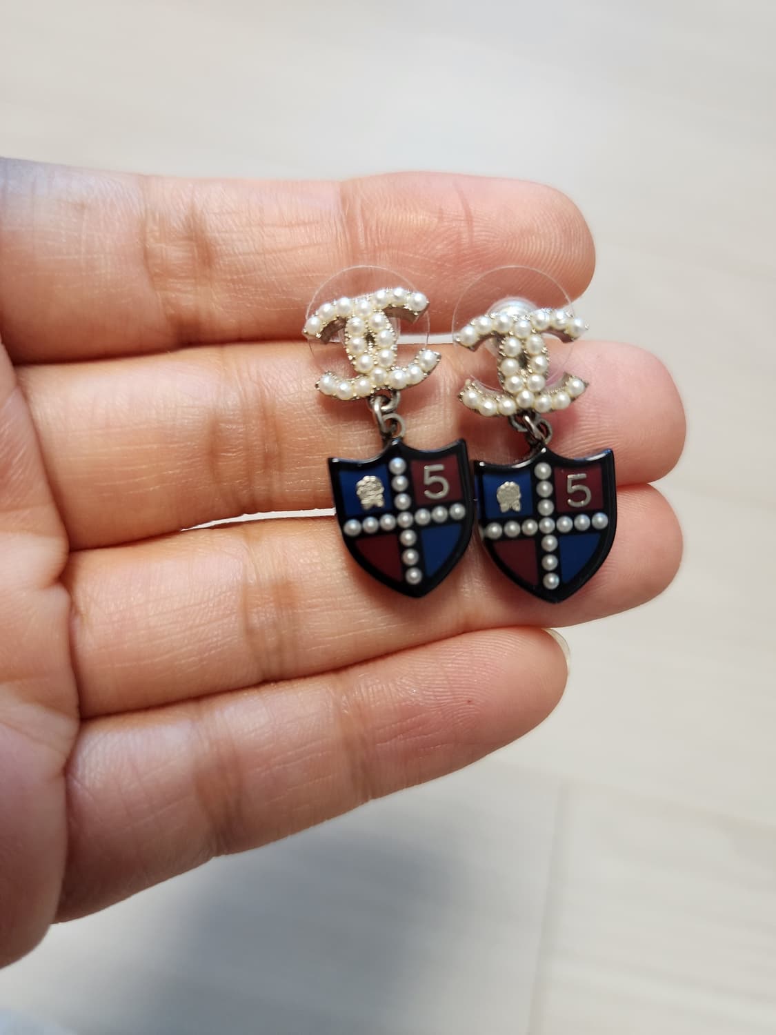 샤넬 CC로고 방패 드롭 귀걸이  상품이미지4