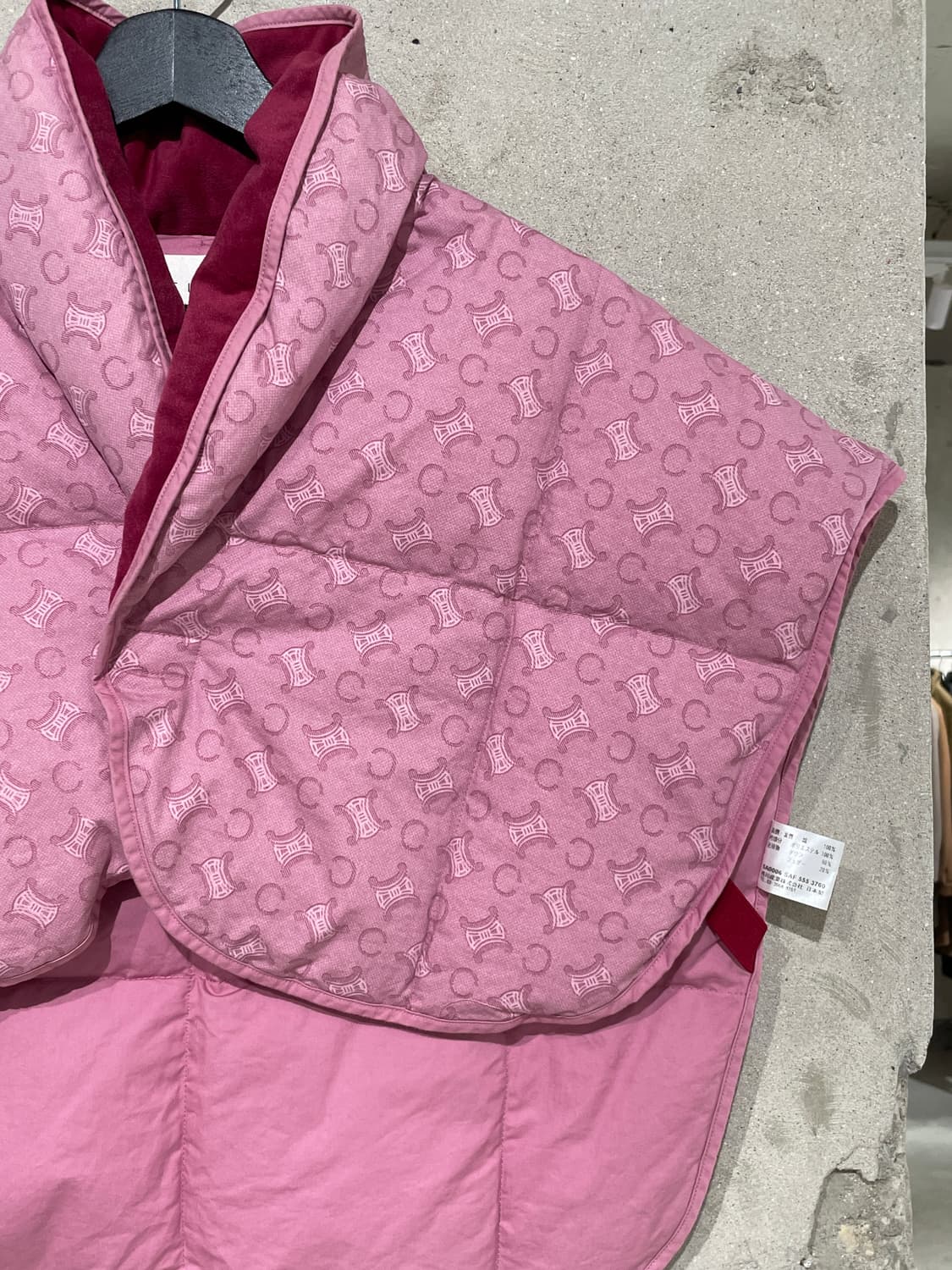 셀린느 핑크 트리옹프 덕 다운 페더 베스트 상품이미지3